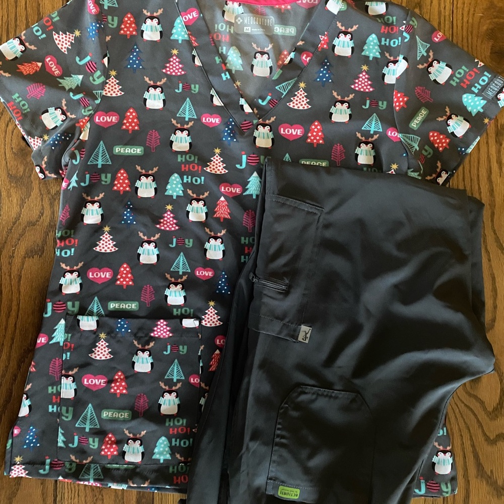 Med Cotour Christmas/Holiday Scrub Set